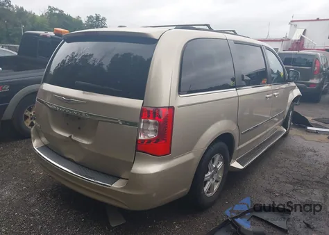 2013 Chrysler Town & Country Touring from USA, damaged, VIN 2C4RC1BG1DR555498
